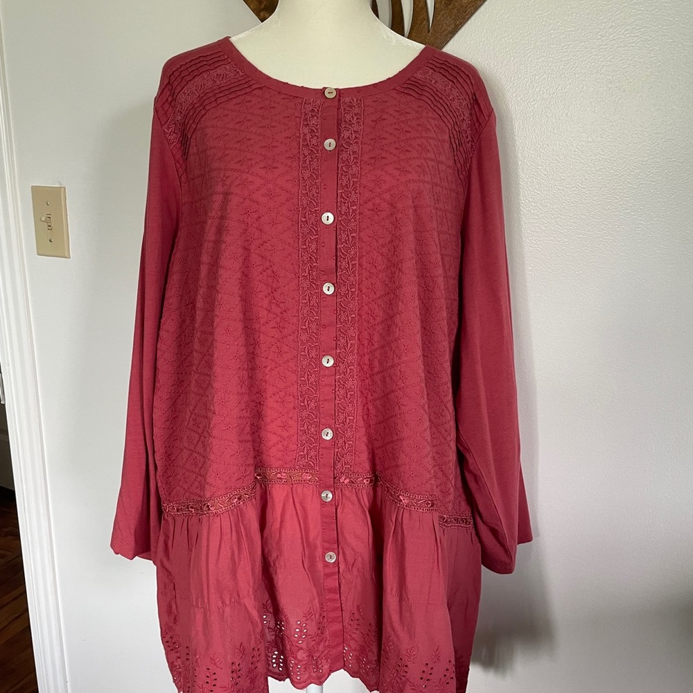 LOGO Lavish Women’s Top